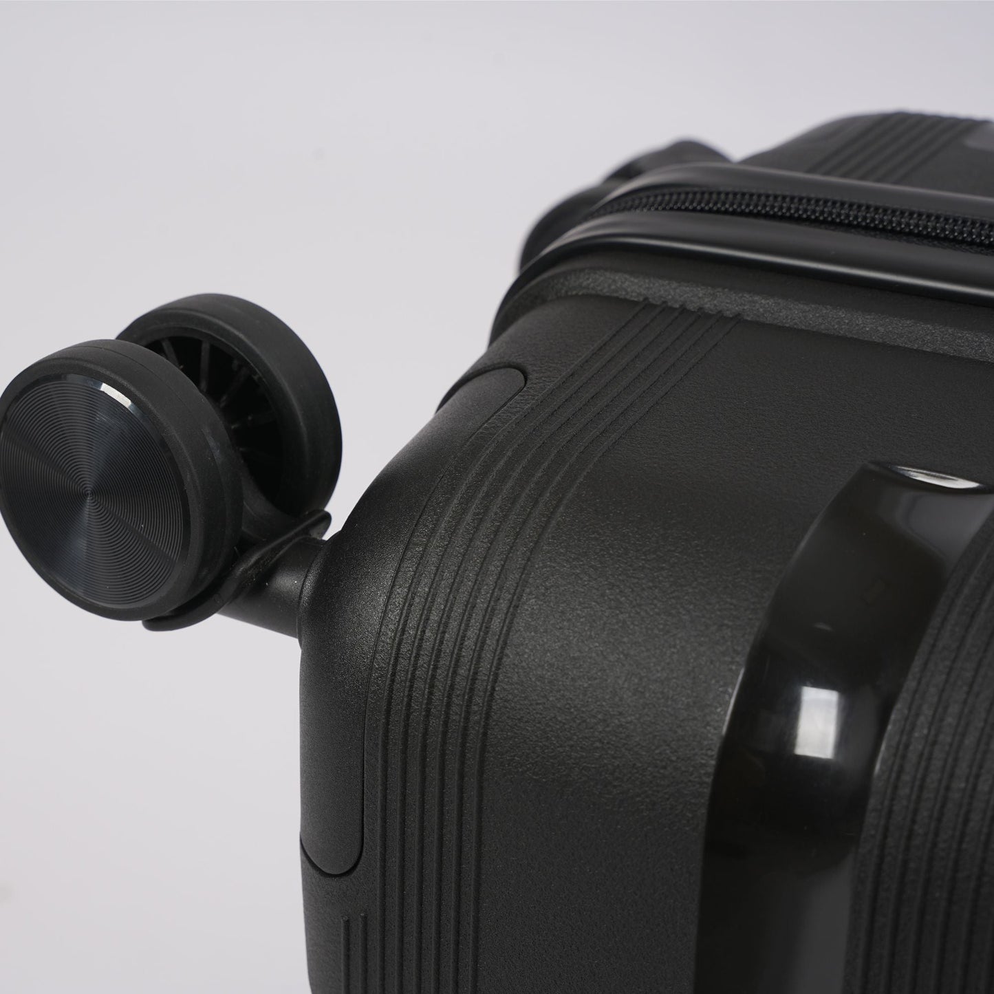 28-tommers svart hardcase rullende bagasje med 360° hjul og TSA-lås