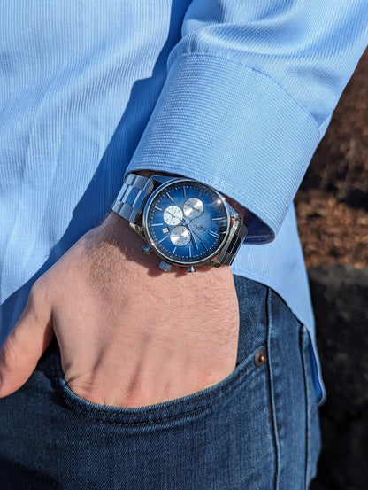 Niebieski retro chronograf