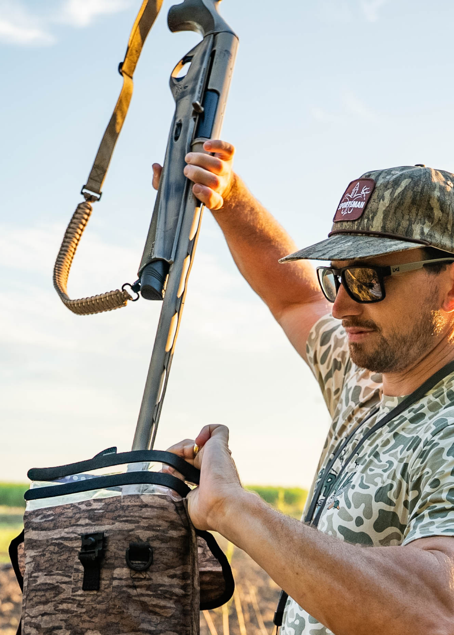 Mossy Oak - Auto-Sealing, Waterproof, Floating, Scent Proof Shotgun Bag