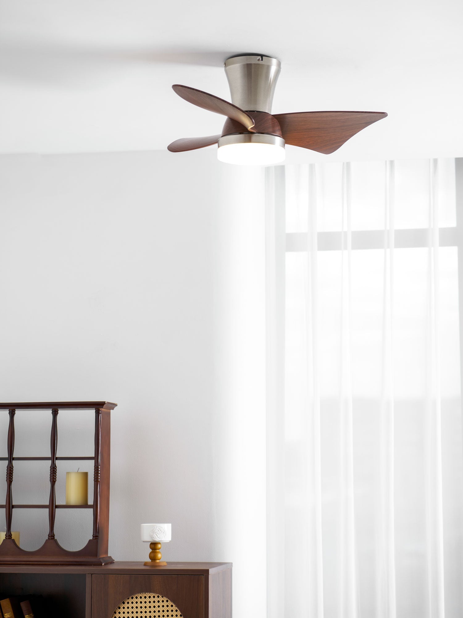 Breeze Lux | Modern Ceiling Fan Light with Integrated LED & Quiet Operation 7