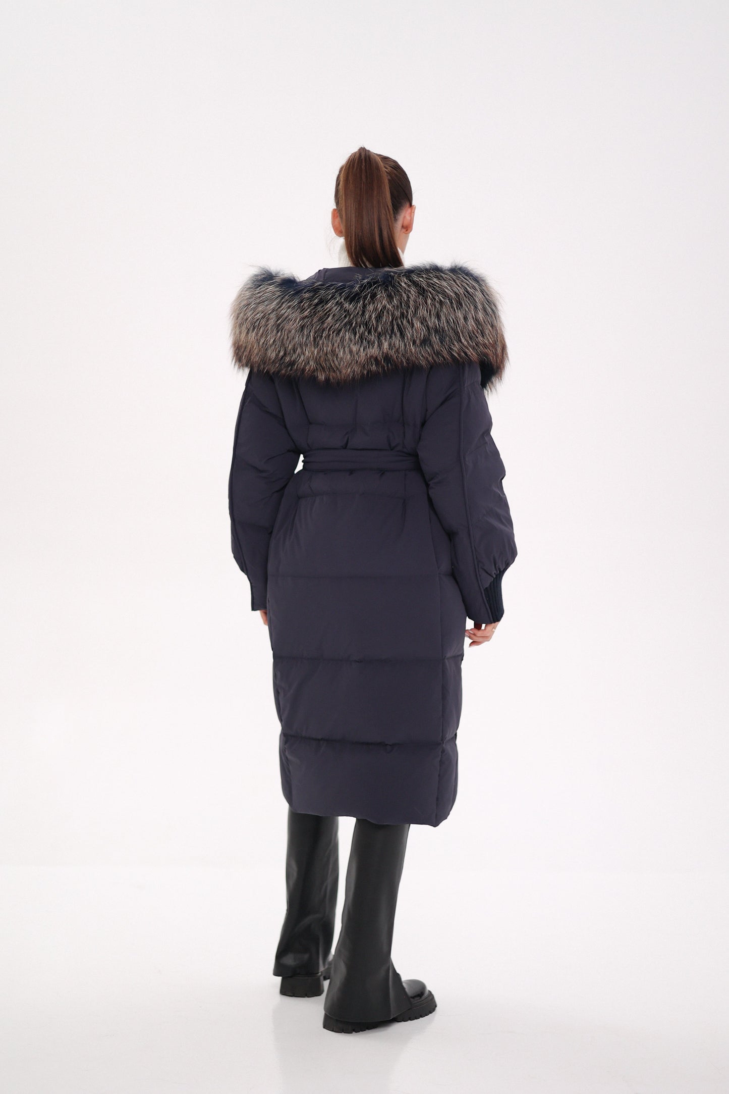 Cappotto imbottito con cappuccio e rifinitura in pelliccia autentica Rei, colore blu navy