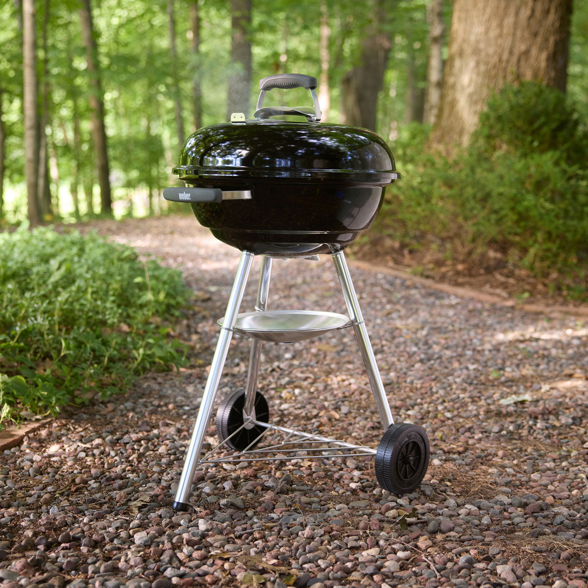 Compact Charcoal BBQ Grill | 47cm Porcelain-Enamel with Wheeled Stand 3