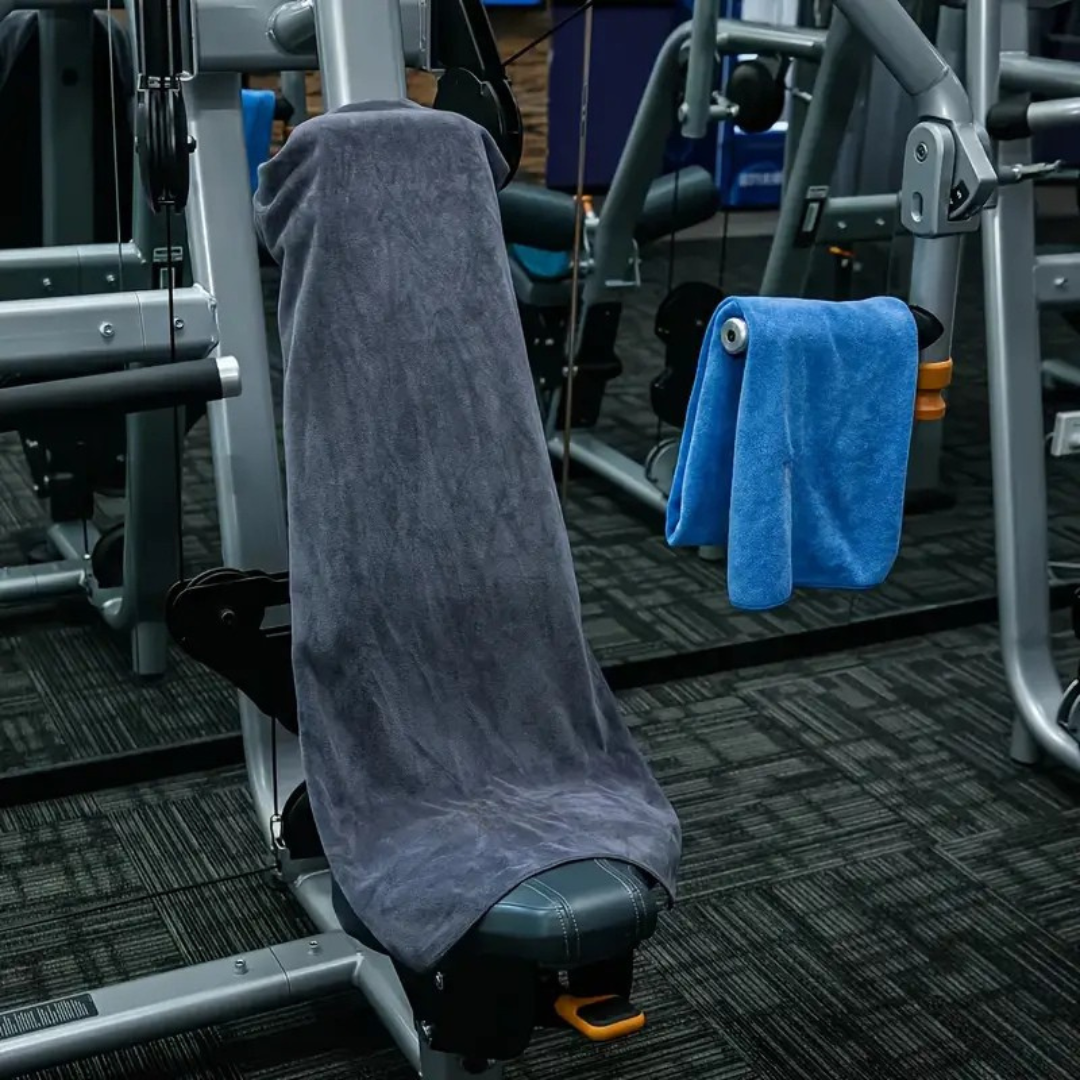 Compact Sports Gym Towel | Ultra Absorbent with Zipper Pocket 3