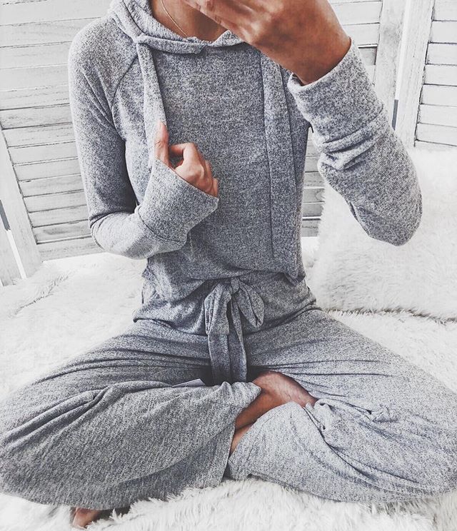 Cropped Hoodie and Bottoms Loungewear Set | Comfortable Cotton Blend 1