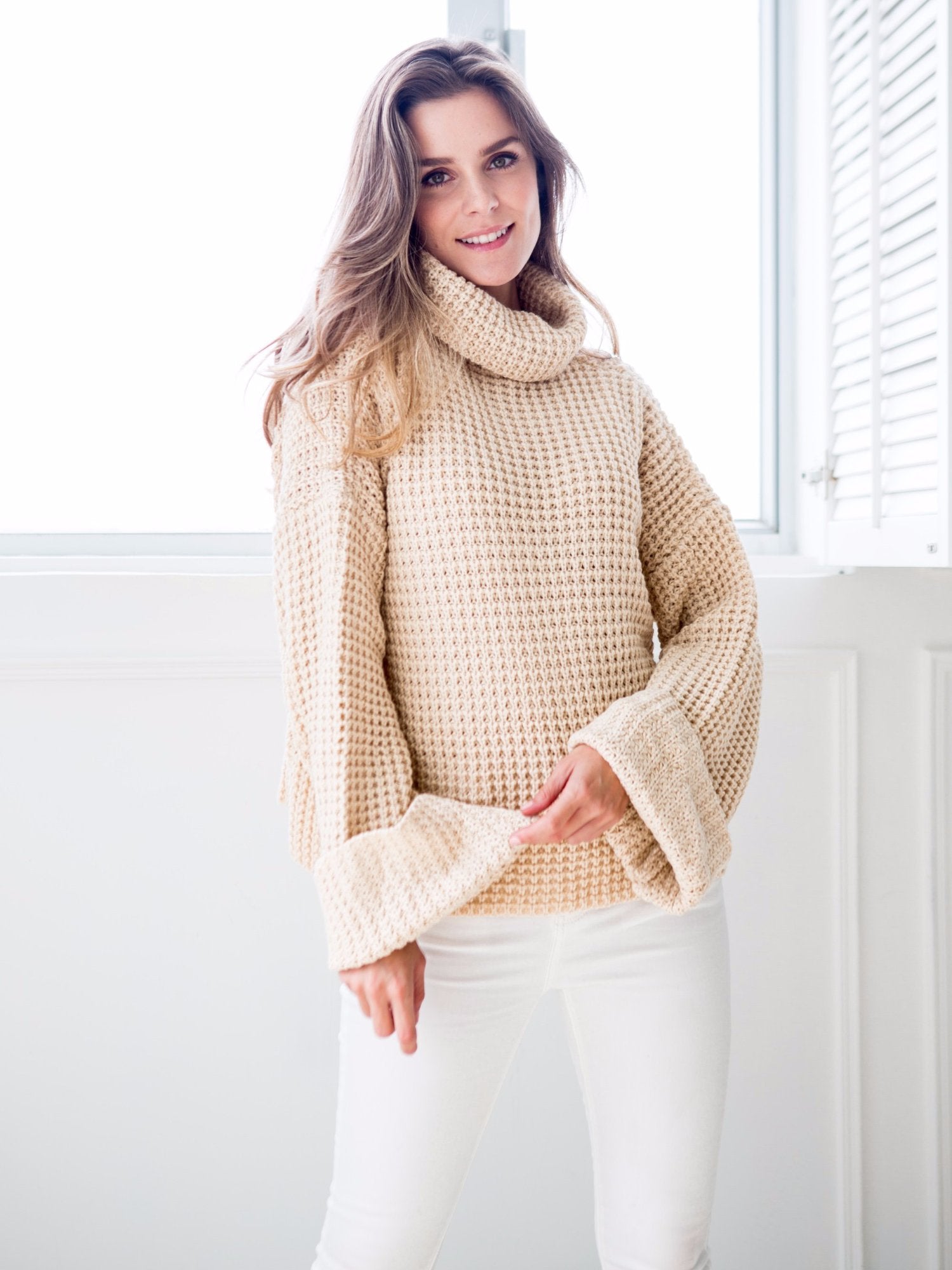 Cropped Turtleneck Sweater | Ribbed Knit Design for Relaxed Fit 0