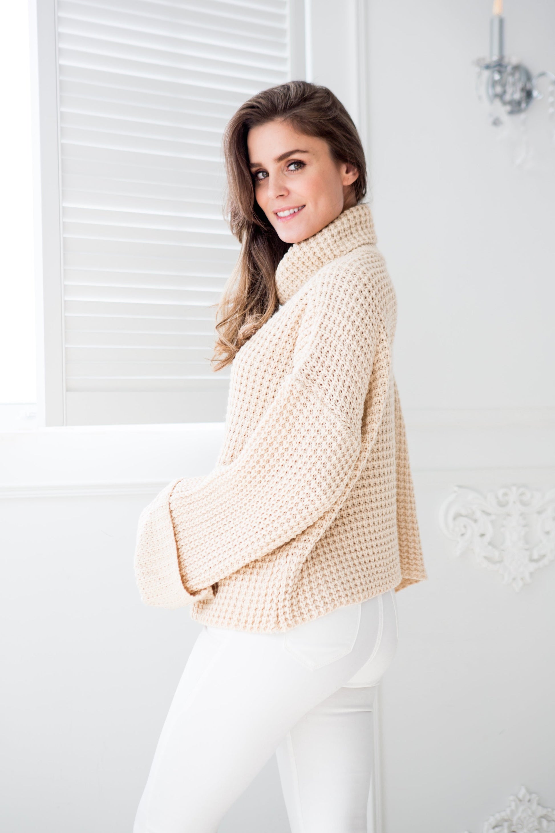 Cropped Turtleneck Sweater | Ribbed Knit Design for Relaxed Fit 3