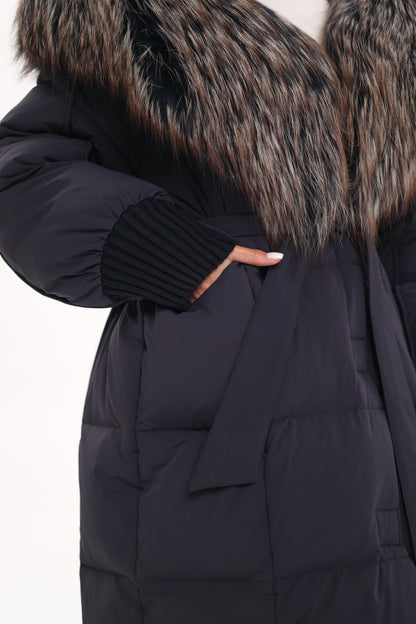 Cappotto imbottito con cappuccio e rifinitura in pelliccia autentica Rei, colore blu navy