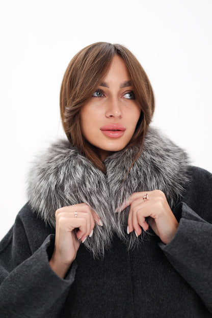 Manteau en laine vierge avec fourrure de renard argenté authentique
