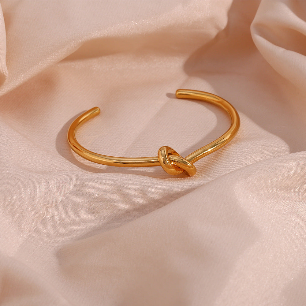Elegant 18k Gold Bangle | Waterproof and Hypoallergenic Design 3