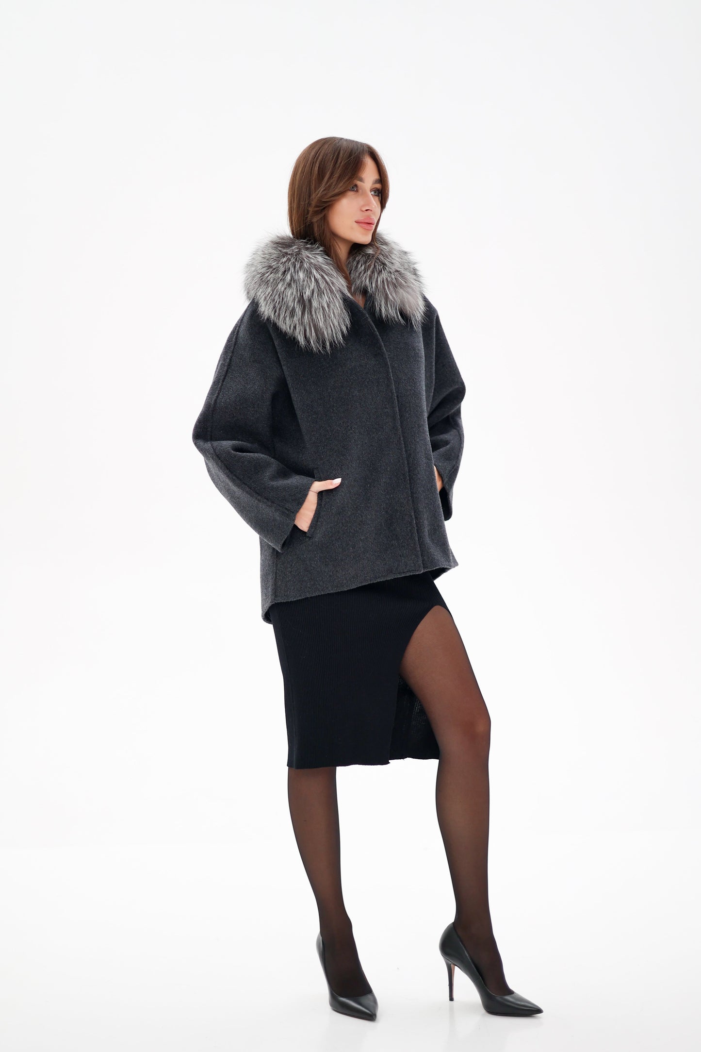 Manteau en laine vierge avec fourrure de renard argenté authentique