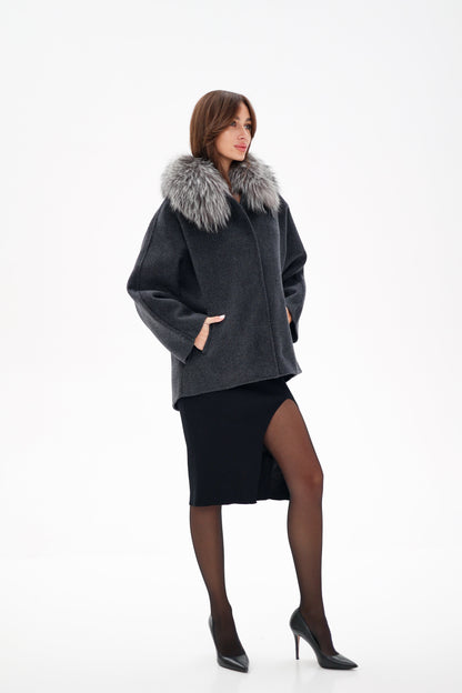 Manteau en laine vierge avec fourrure de renard argenté authentique
