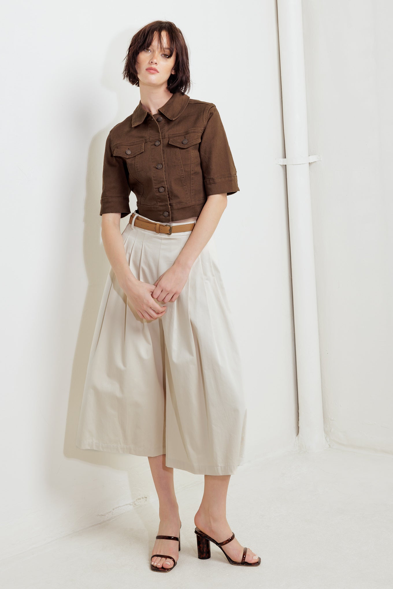 Giacca in twill marrone con bordo senza sforzo