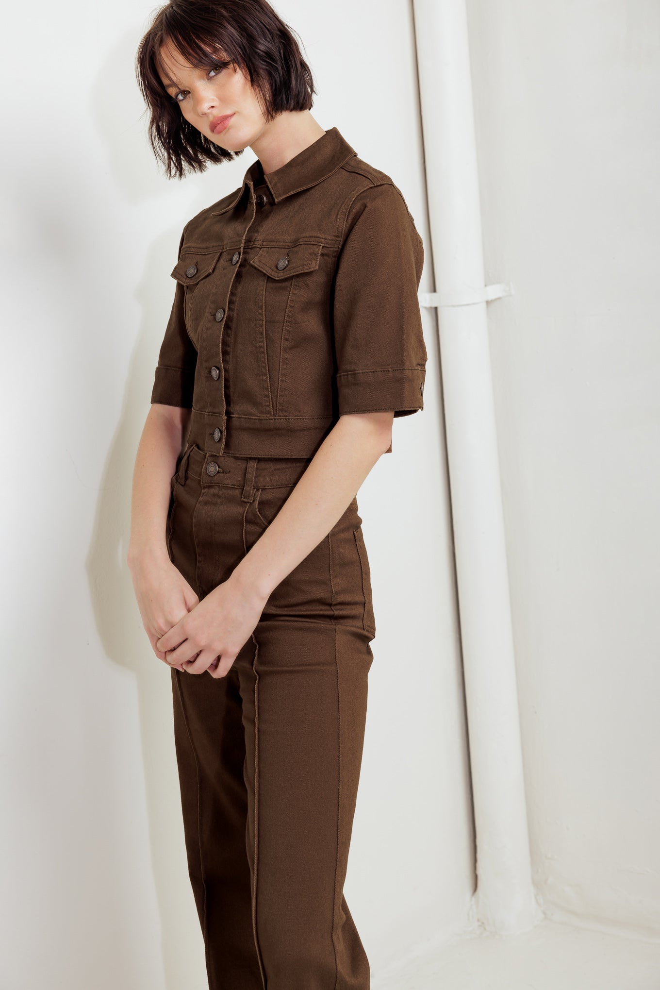 Giacca in twill marrone con bordo senza sforzo