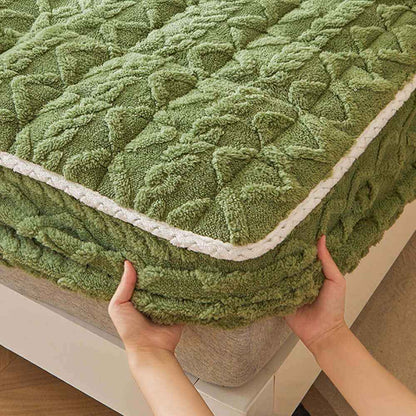 Fitted Mattress Cover | Cozy Polyester Mattress Protector for Ultimate Comfort 3