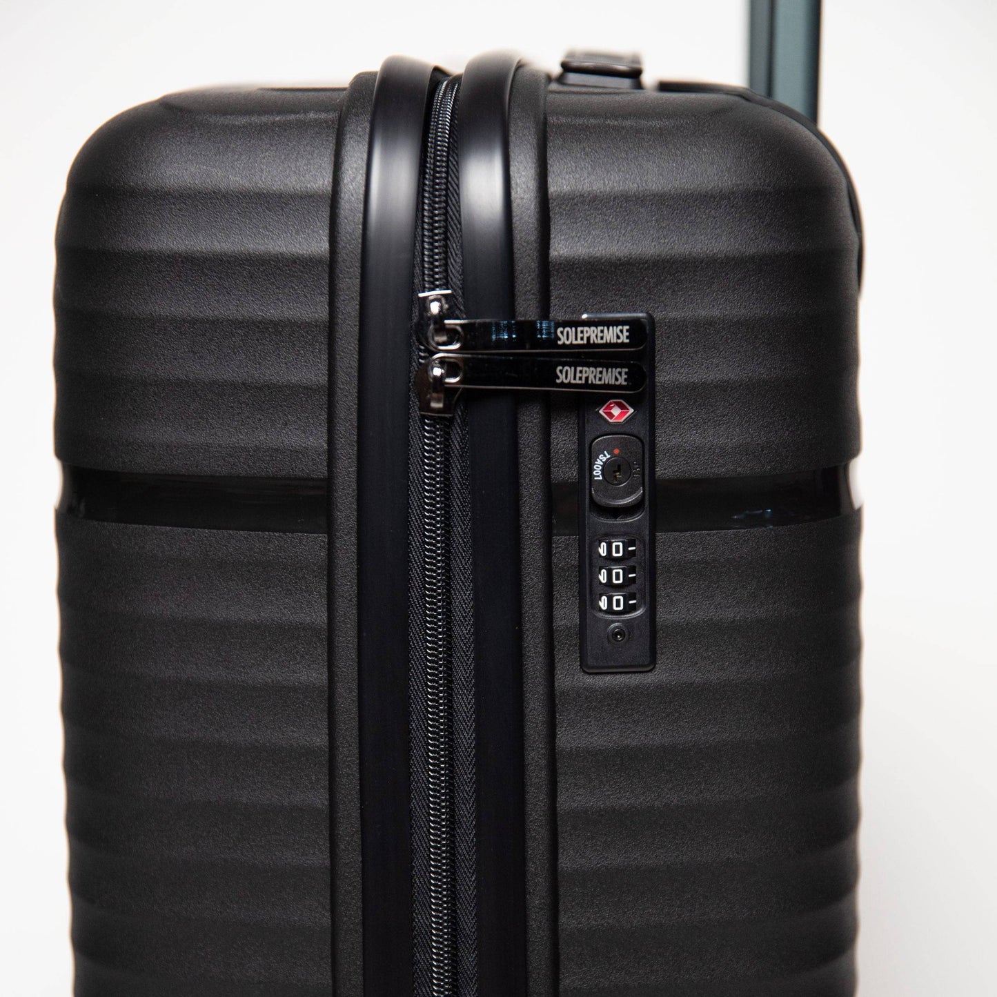 Valise rigide noire de 24 pouces avec roulettes 360° et serrure TSA