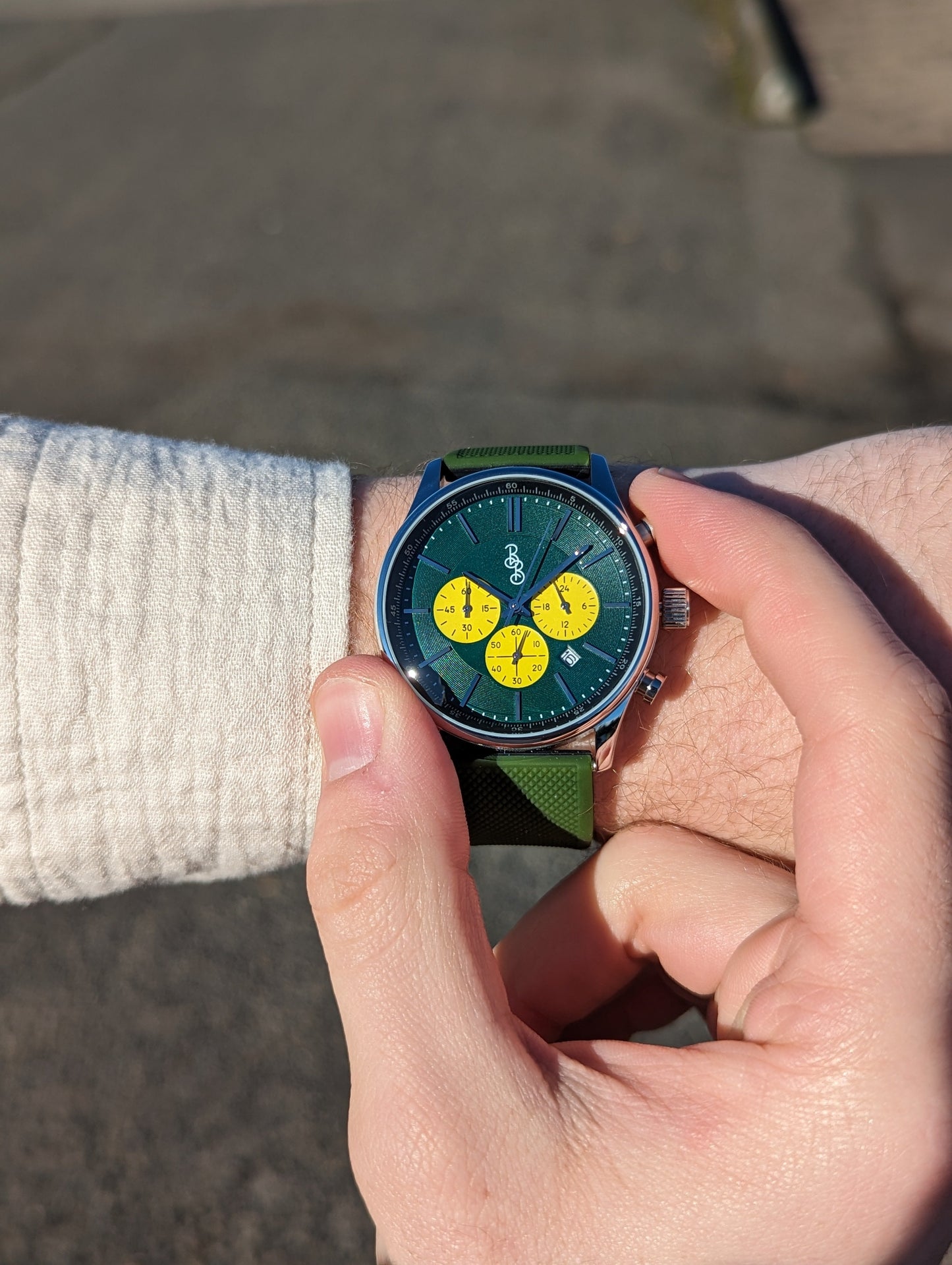 Zielono-żółty chronograf