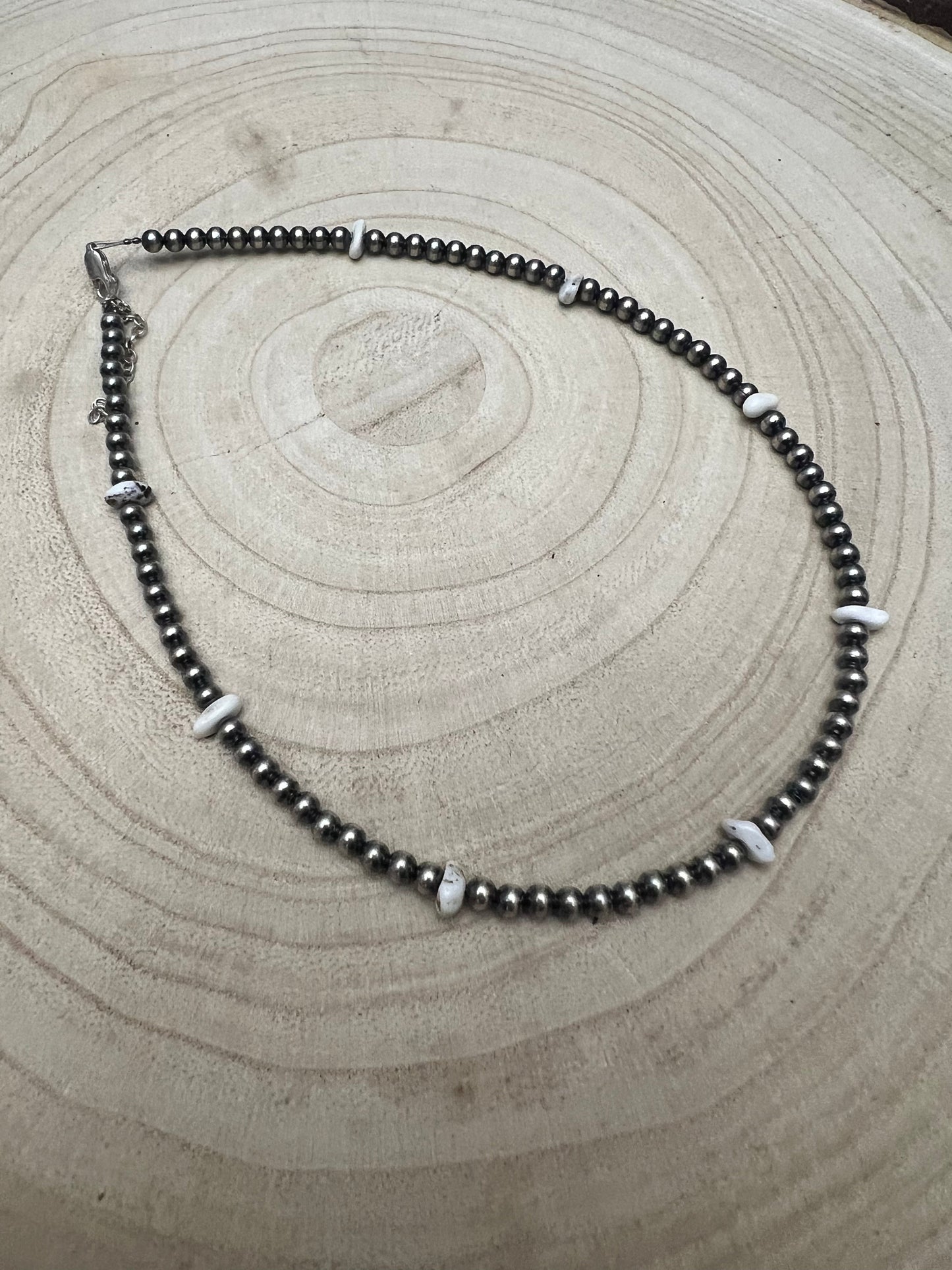 4mm Biały Bawoli i Srebrny Perłowy Naszyjnik Choker - 14 cali