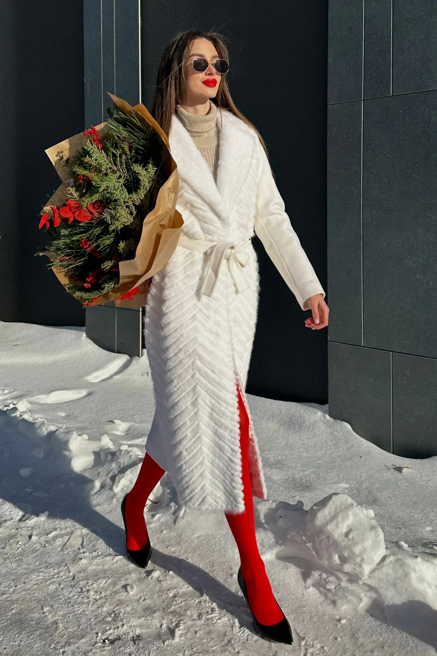 Echt Nerzpelz Rexpelzbesatz Mantel aus Jungschafwolle in Weiß