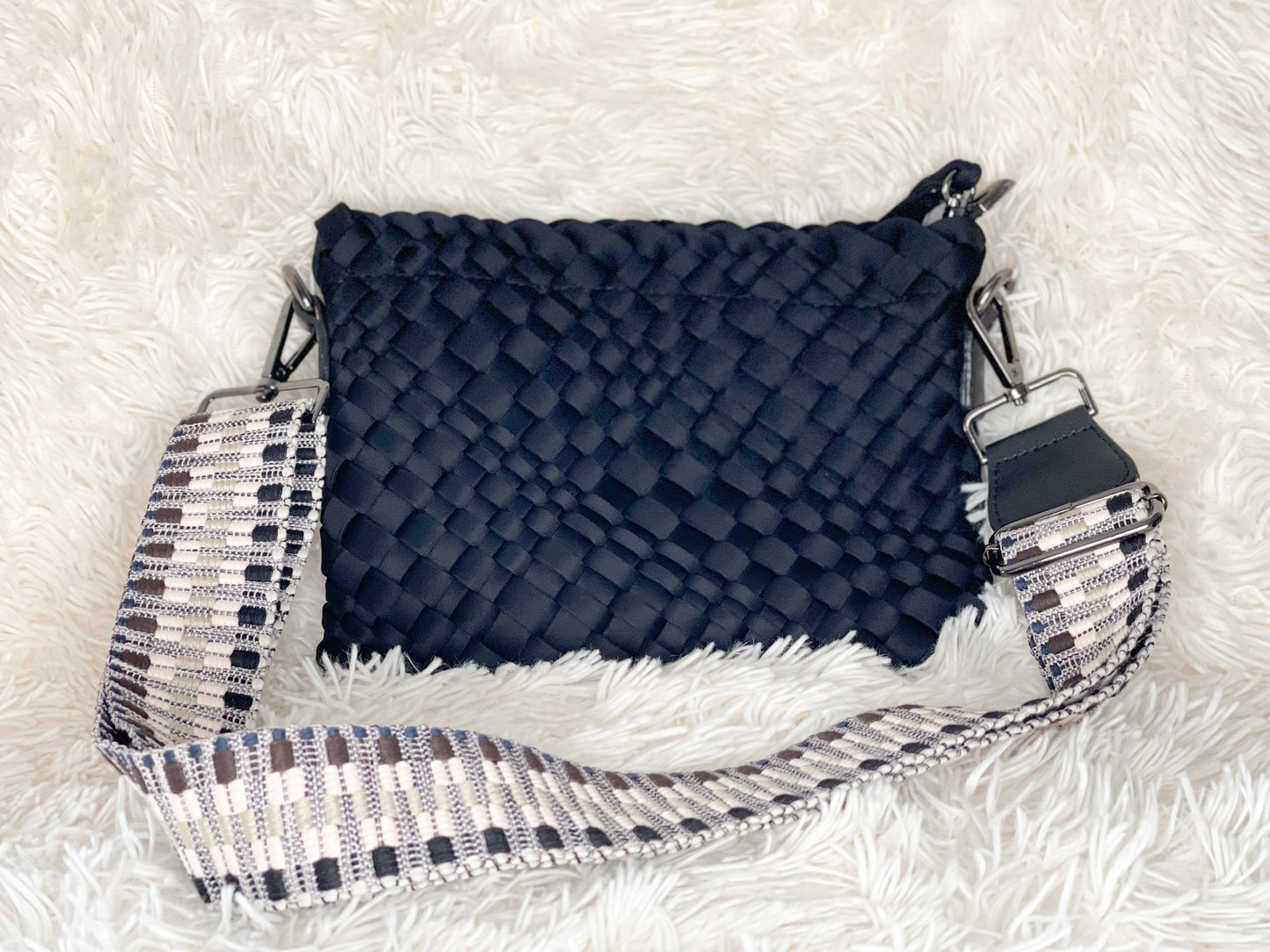 Bella vävd neopren crossbody - svart