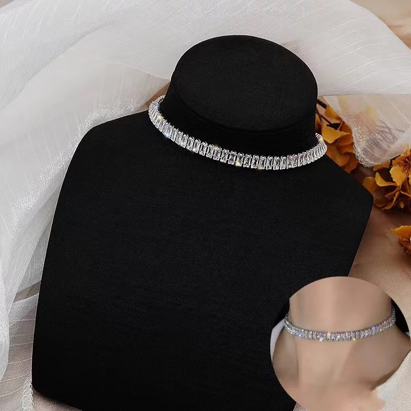 Kryształowy naszyjnik typu choker