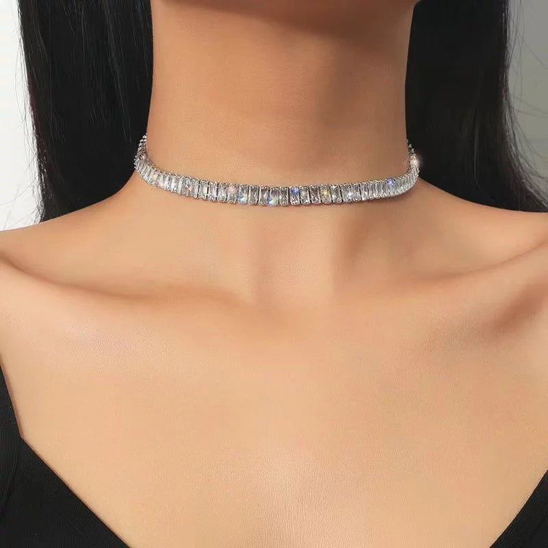 Kryształowy naszyjnik typu choker