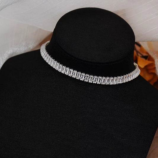 Kryształowy naszyjnik typu choker