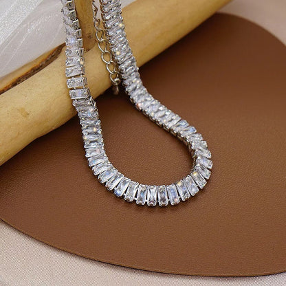 Kryształowy naszyjnik typu choker