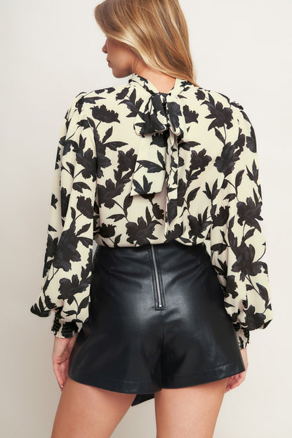 Top intrecciato a fiori Freedom Statement
