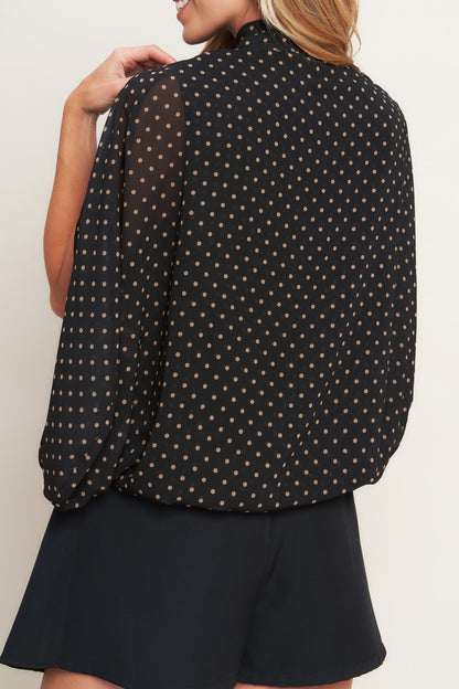 Top intrecciato chic a pois di mezzanotte