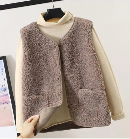 Luxurious Plush Vest for Stylish Layering – Soft and Comfortable Design 5