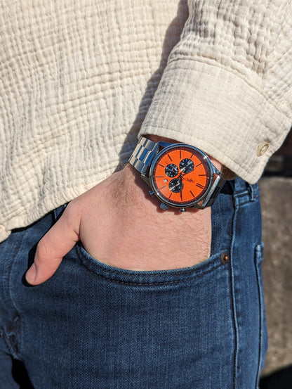 Pomarańczowy i czarny chronograf