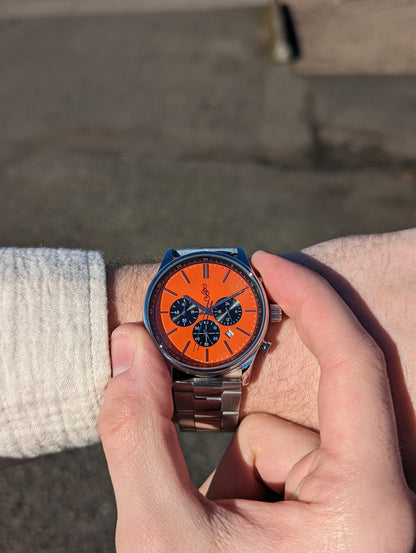 Pomarańczowy i czarny chronograf