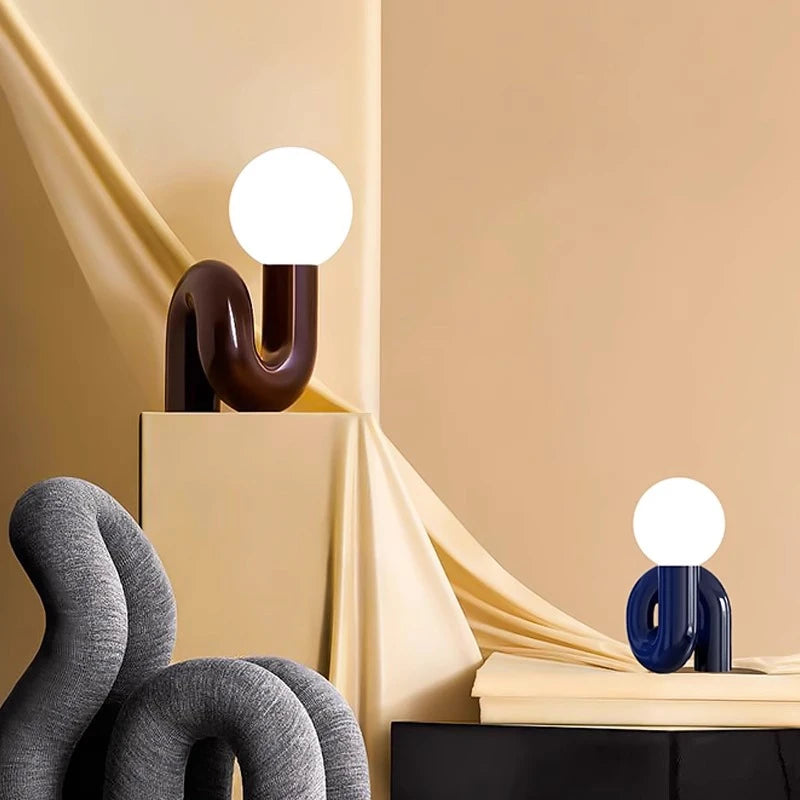 Postmoderne Resin Curl Lamp