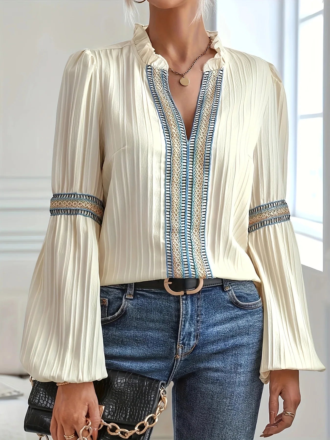 SCARLETT | Flæset V-hals Off-white Top