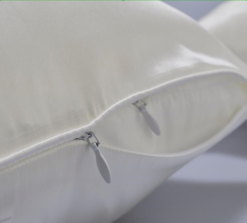 Almohada de seda con funda de seda