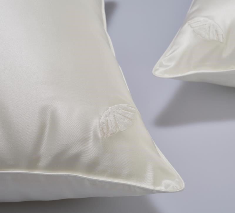 Almohada de seda con funda de seda