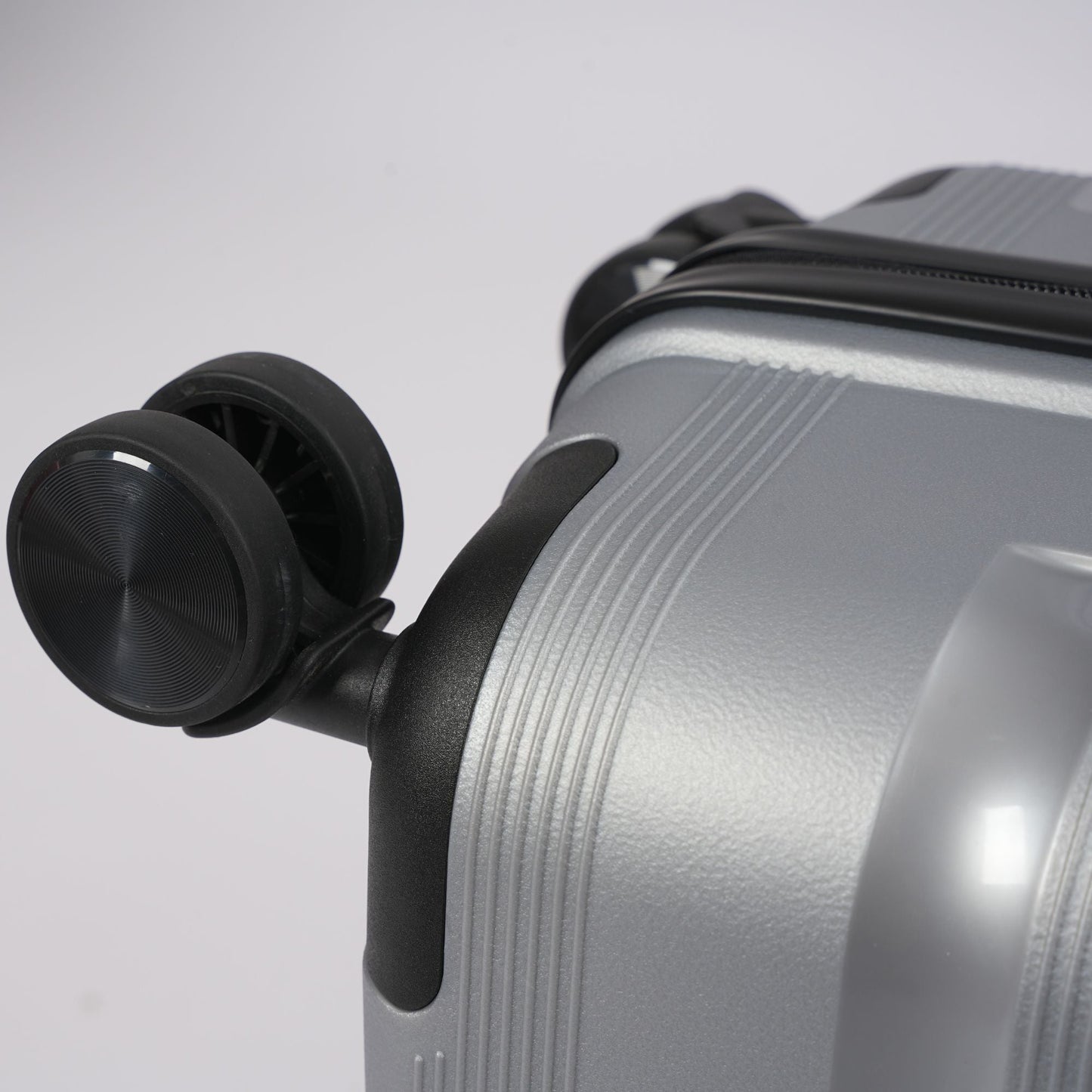 24-inch zilveren harde koffer met 360° wielen en TSA-slot