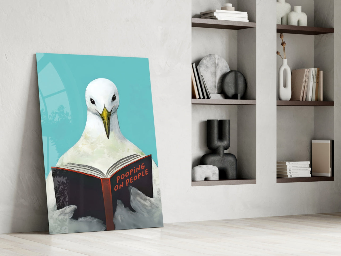 Œuvre murale en verre représentant une mouette lisant un livre sur fond Turquoise
