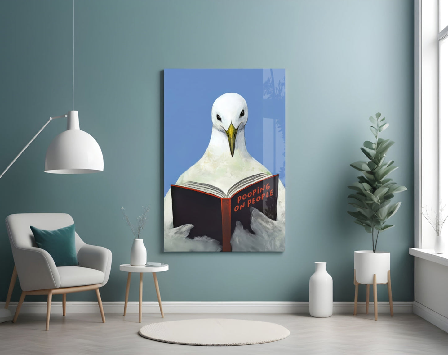 Glazen wanddecoratie met een blauwe lucht, een meeuw en een open boek