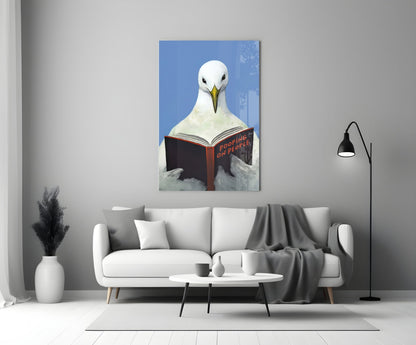 Glazen wanddecoratie met een blauwe lucht, een meeuw en een open boek