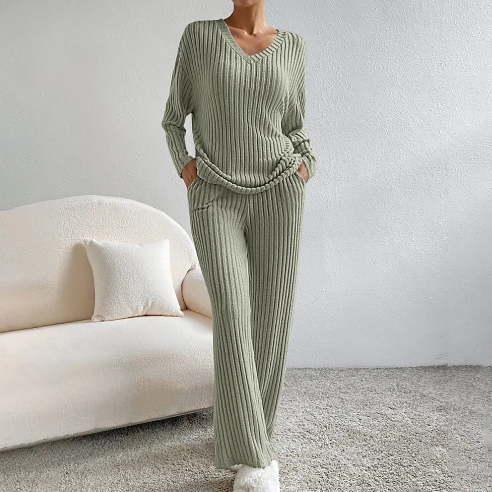 Two-Piece Womens Lounge Set in Soft Fabric – Modern Loungewear Set for Comfortable Relaxation and Versatile Outfits 10