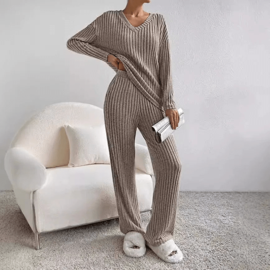 Two-Piece Womens Lounge Set in Soft Fabric – Modern Loungewear Set for Comfortable Relaxation and Versatile Outfits 12