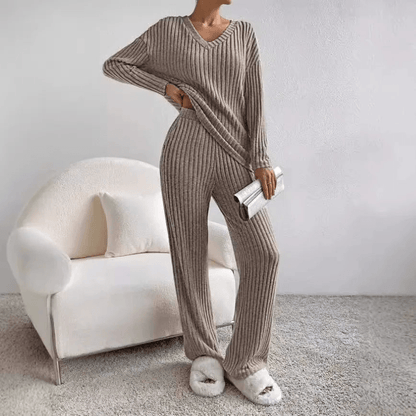 Two-Piece Womens Lounge Set in Soft Fabric – Modern Loungewear Set for Comfortable Relaxation and Versatile Outfits 12
