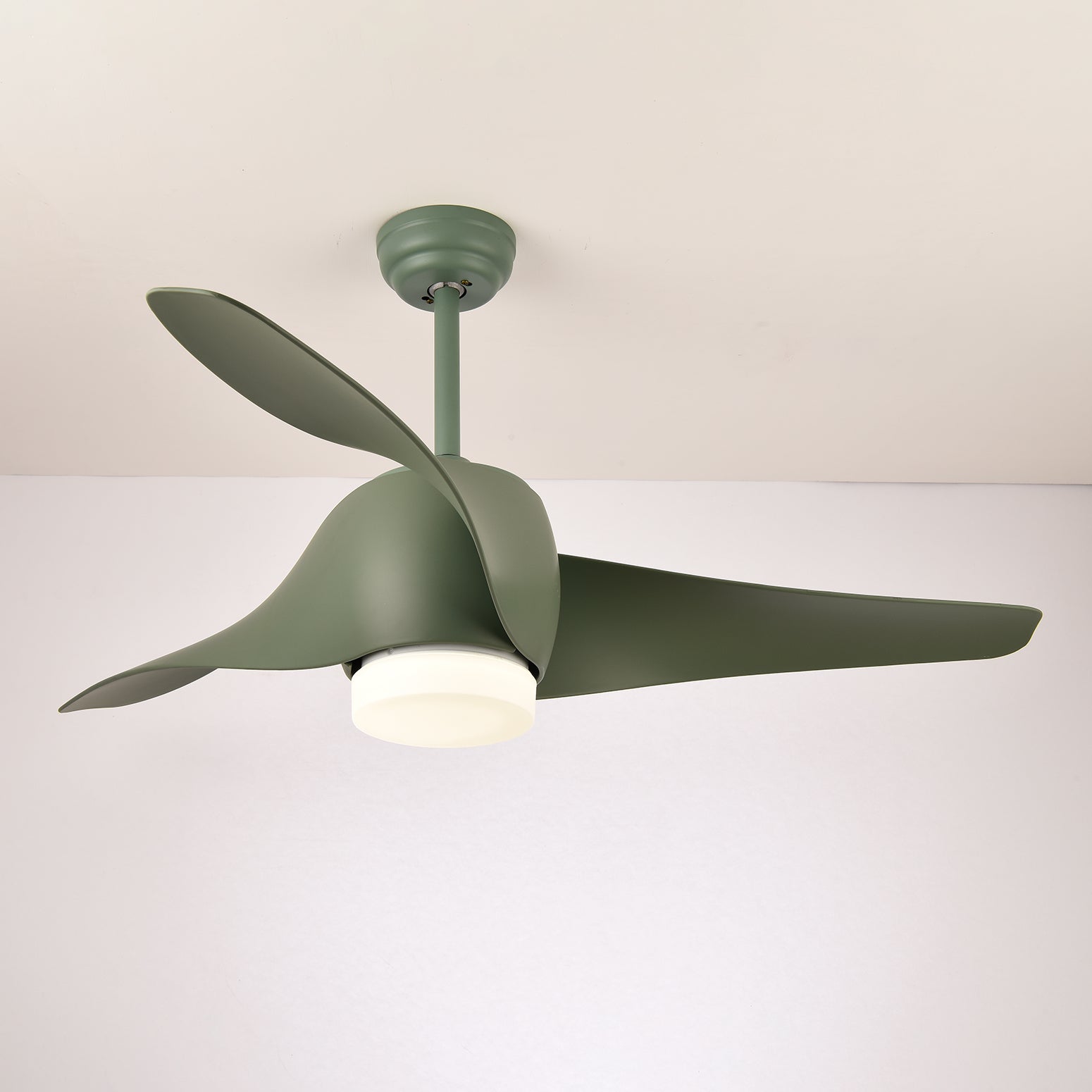 Verdantia Aero | 52 Ceiling Fan Light with Integrated LED and Quiet Motor 2