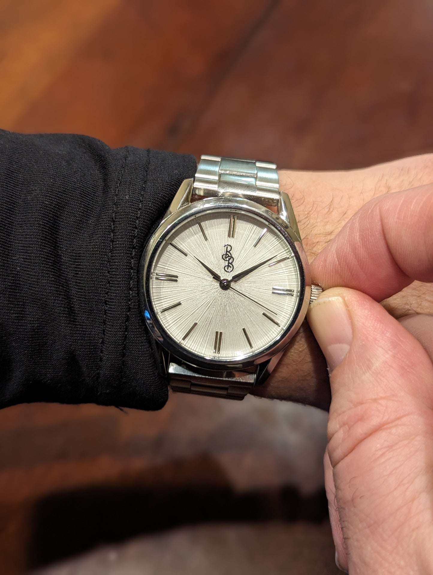 Biały zegarek Sunburst