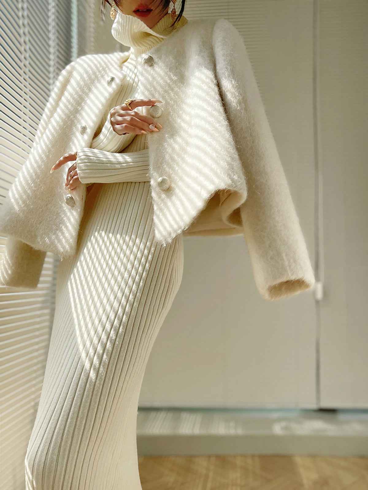 Wool Coat Women | Elegant Short Button-Front Design for Warmth 3