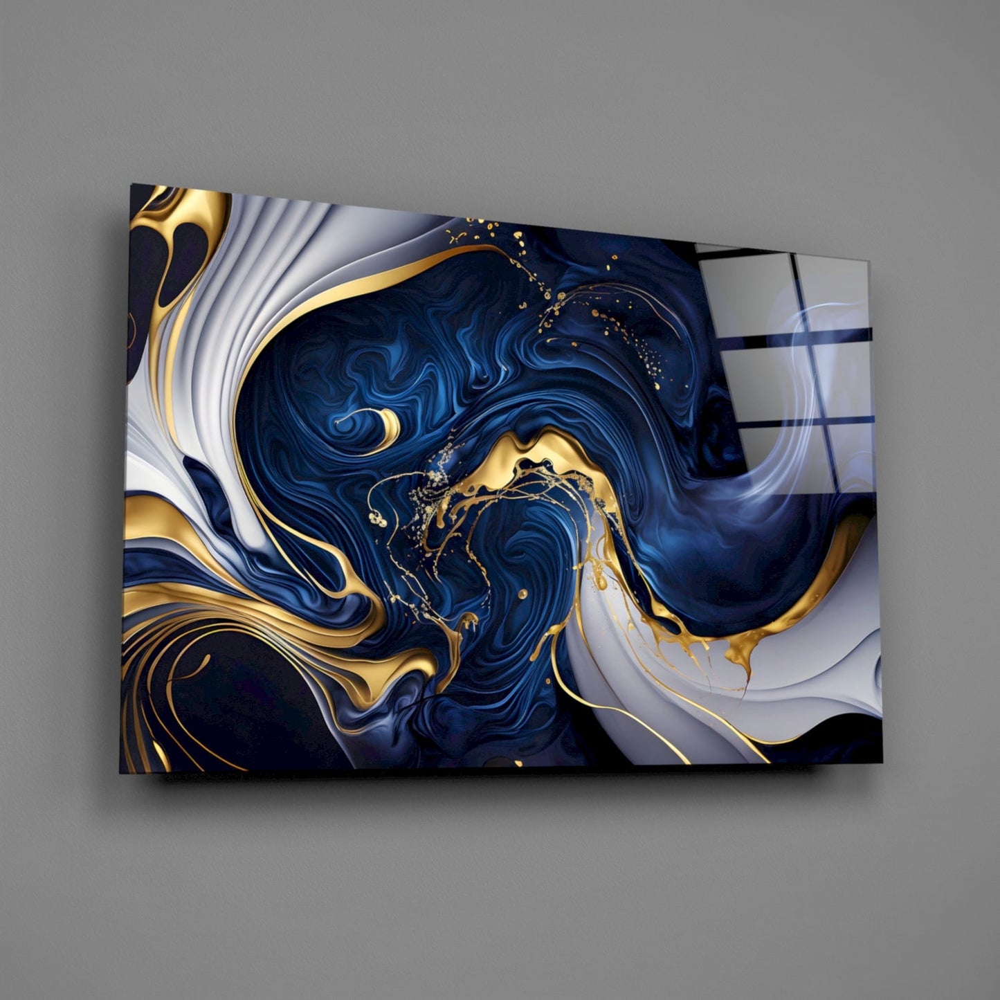Arte de pared de vidrio azul medianoche con elegantes remolinos dorados