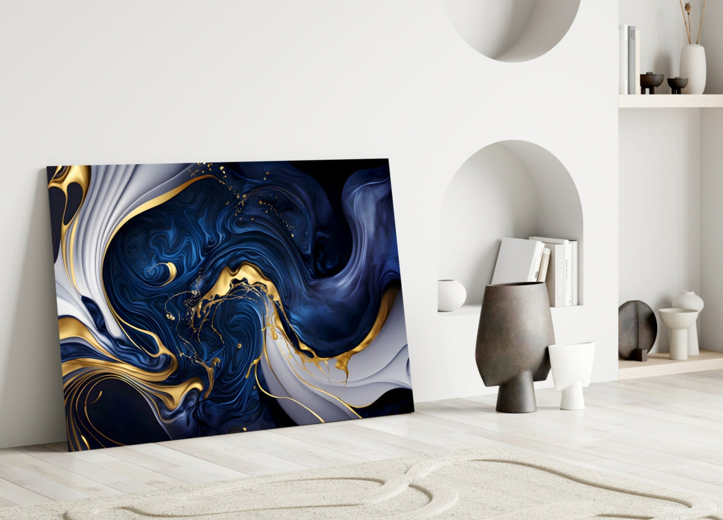 Arte de pared de vidrio azul medianoche con elegantes remolinos dorados