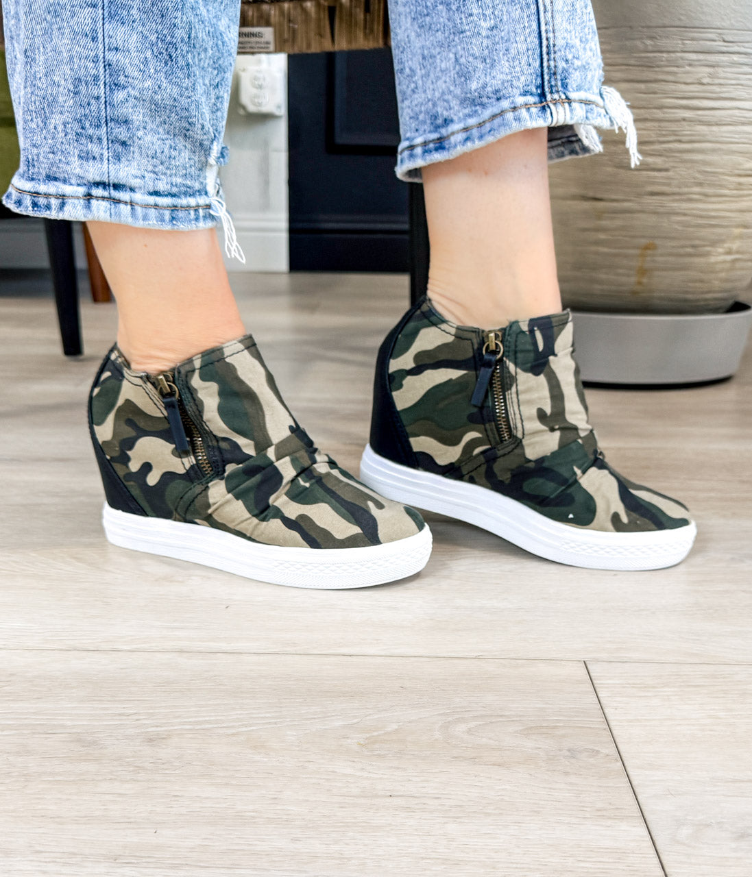 Koturny Ari Sneaker w kamuflażu