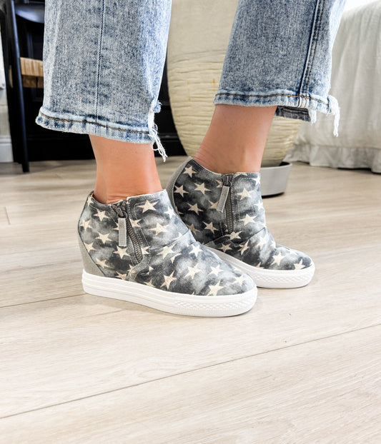 Koturny Ari w stylu sneakersów z denimu